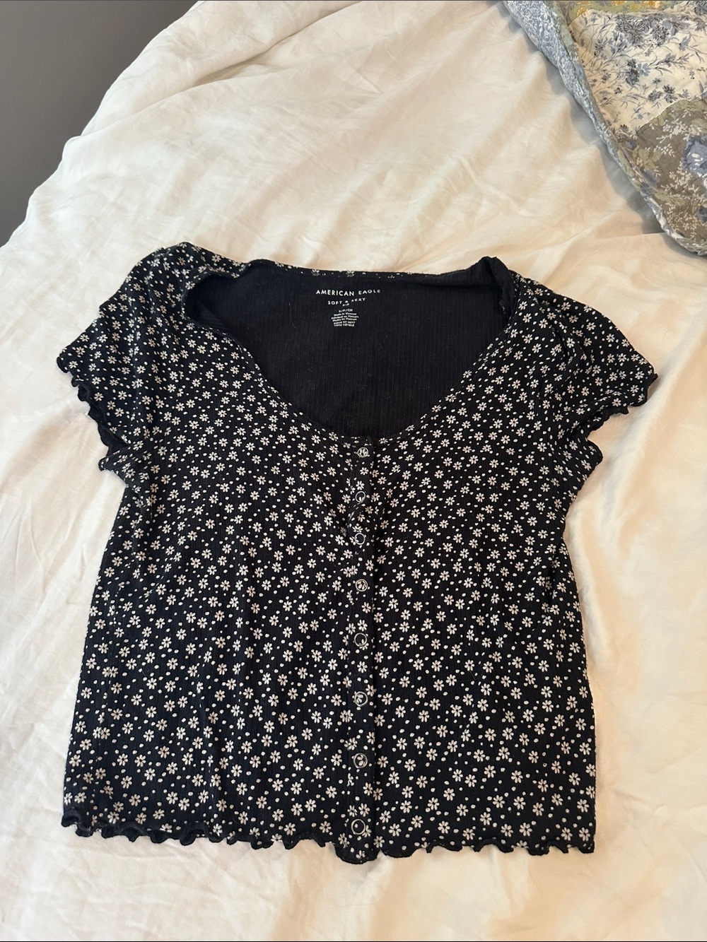 American Eagle Outfitters Black Daisy Button-Front Crop Top